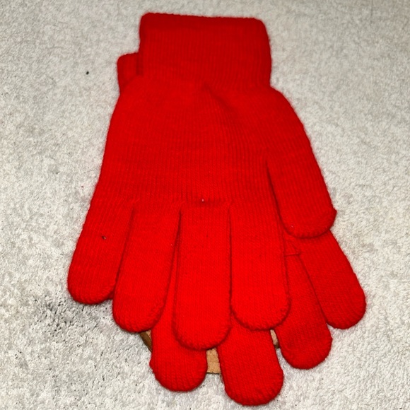 New Red Women’s Stretch Gloves With 2023 Ornament - Picture 2 of 2